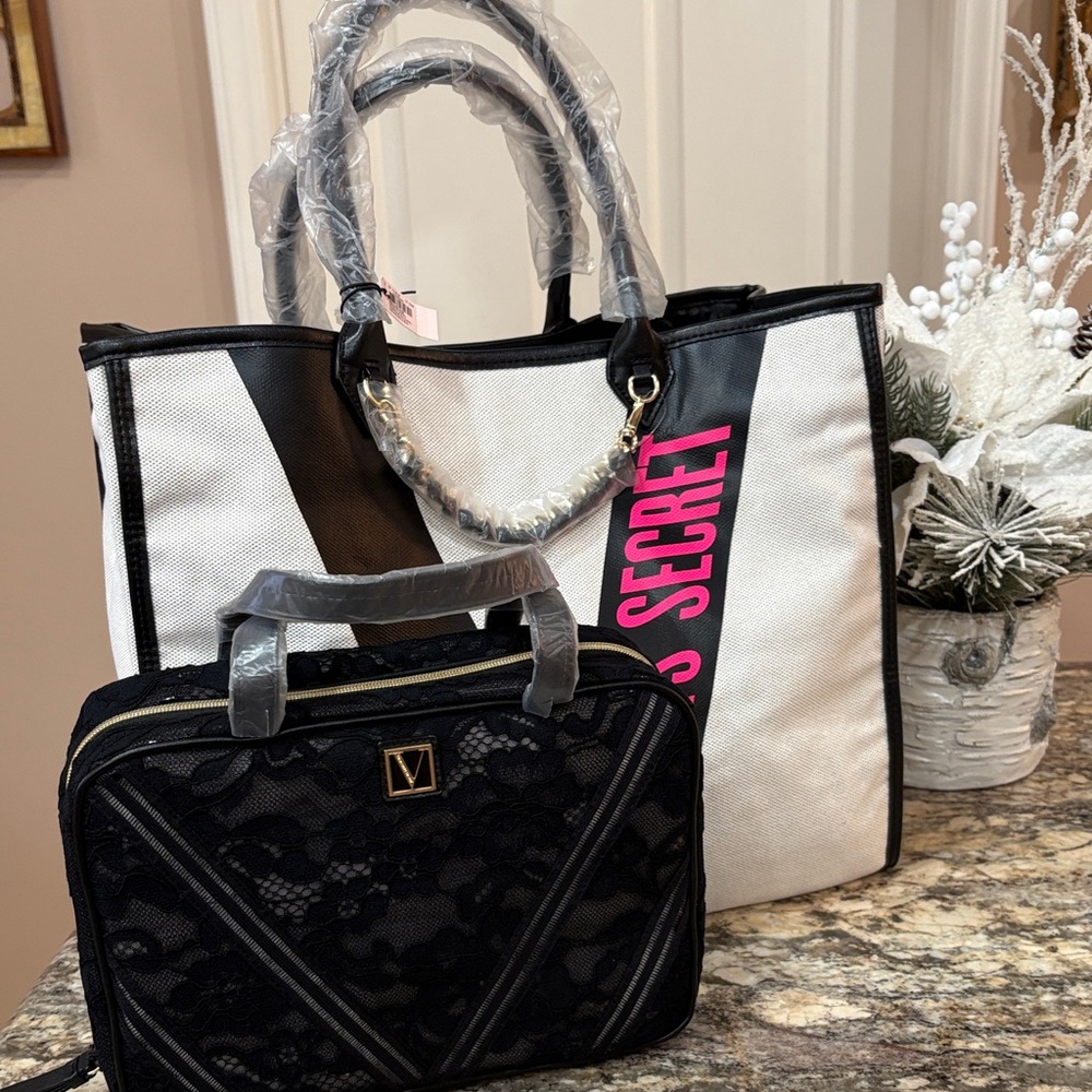 NWT 2 PC Victoria’s Secret Travel Bag Set